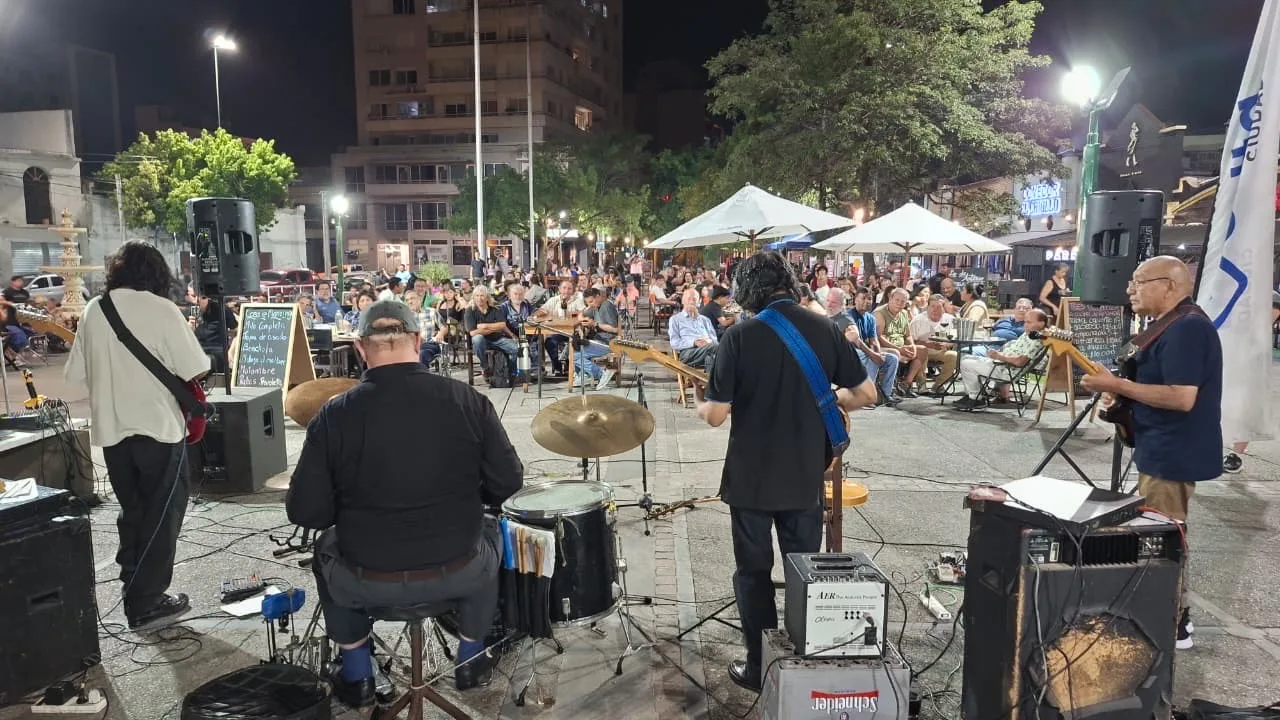 musica-bajo-las-estrellas