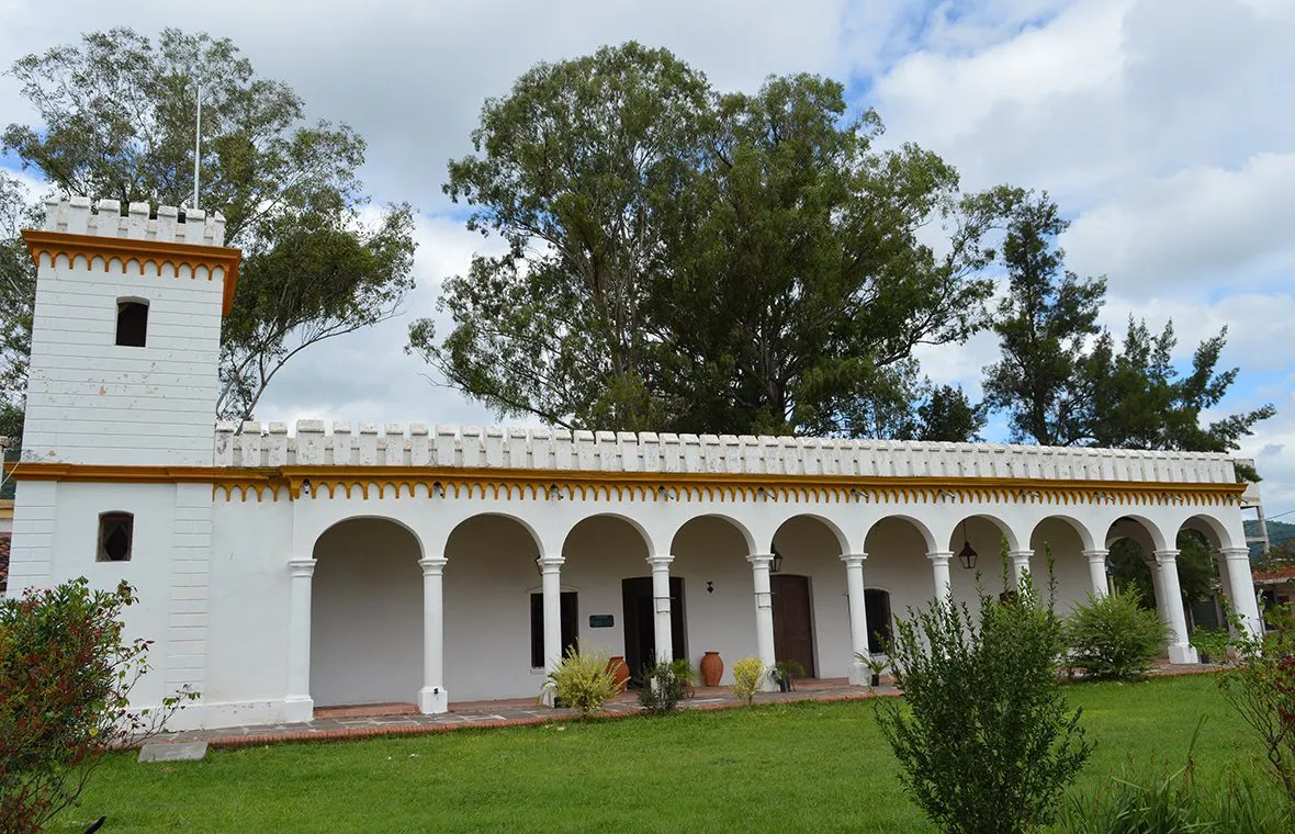 casona castaña fachada